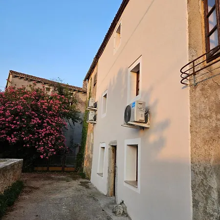 Villa Nautia Stone House Milohnici