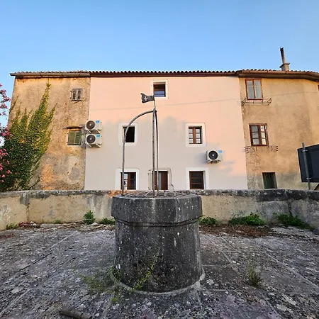 빌라 Nautia Stone House *