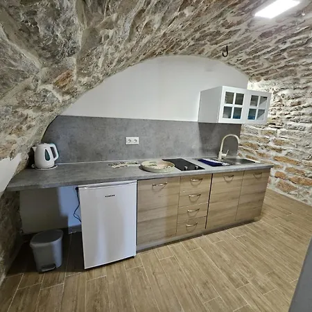 Nautia Stone House * Milohnici